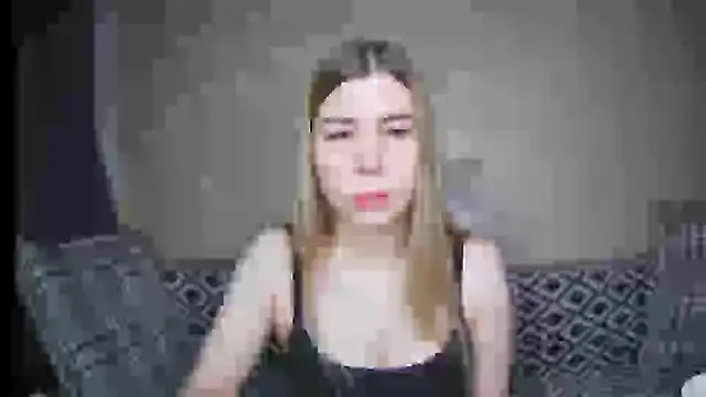 Snapshot of ElllaNuar chatting on December 2, 2024, 6:47 am ElllaNuar online show from December 2, 2024, 6:47 am