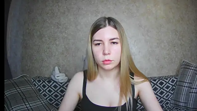 Snapshot of ElllaNuar chatting on December 16, 2024, 7:15 am ElllaNuar online show from December 16, 2024, 7:15 am