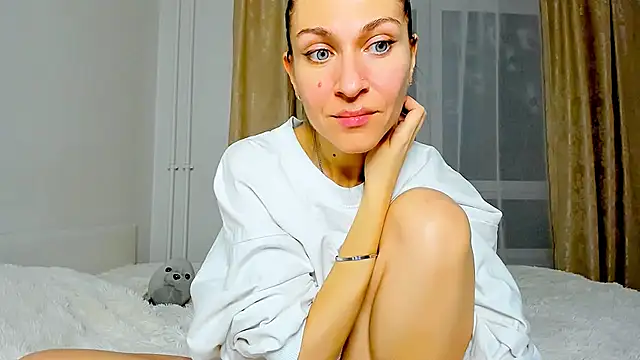 Snapshot of Mona_Cruz chatting on February 25, 2025, 7:38 pm Mona Cruz online show from February 25, 2025, 7:38 pm