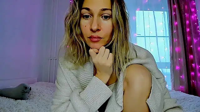 Snapshot of Mona_Cruz chatting on December 18, 2025, 7:46 am Mona Cruz online show from December 18, 2025, 7:46 am