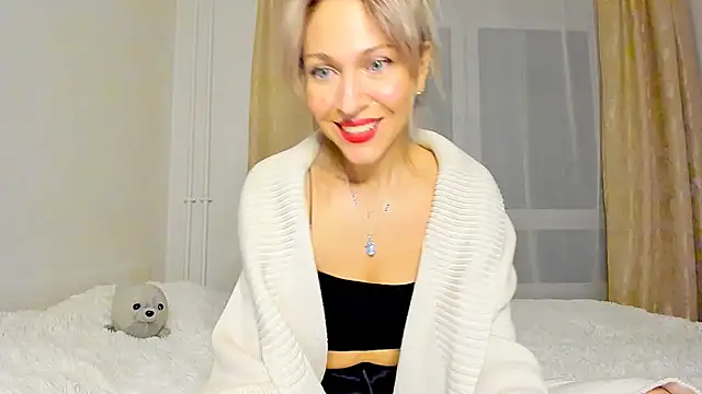 Snapshot of Mona_Cruz chatting on March 10, 2025, 7:40 pm Mona Cruz online show from March 10, 2025, 7:40 pm