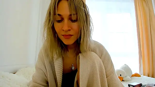 Snapshot of Mona_Cruz chatting on February 19, 2025, 9:06 am Mona Cruz online show from February 19, 2025, 9:06 am