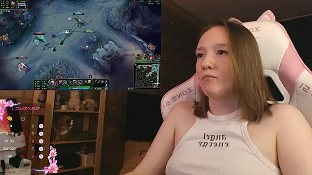 Snapshot of MoonlishSiren chatting on November 23, 2025, 6:29 pm MoonlishSiren online show from November 23, 2025, 6:29 pm