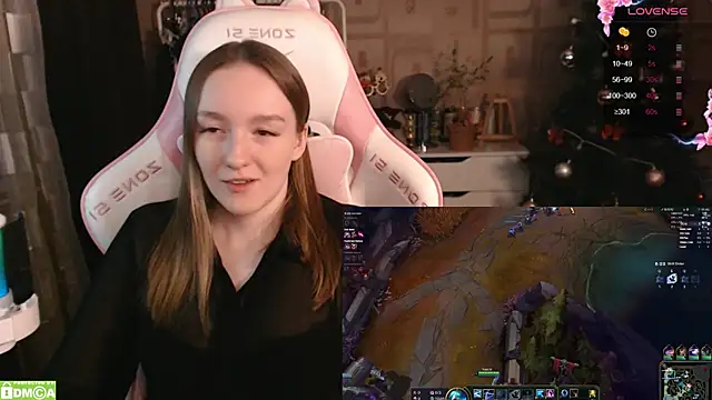 Snapshot of MoonlishSiren chatting on January 21, 2025, 10:51 pm MoonlishSiren online show from January 21, 2025, 10:51 pm