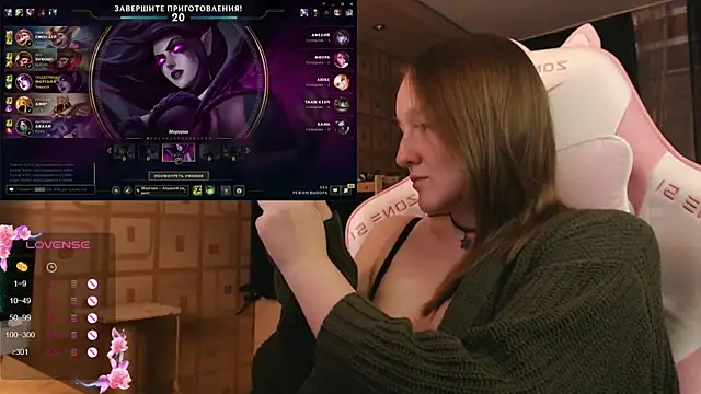 Snapshot of MoonlishSiren chatting on September 12, 2025, 9:03 pm MoonlishSiren online show from September 12, 2025, 9:03 pm