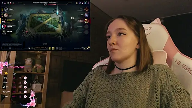 Snapshot of MoonlishSiren chatting on November 8, 2025, 7:17 pm MoonlishSiren online show from November 8, 2025, 7:17 pm