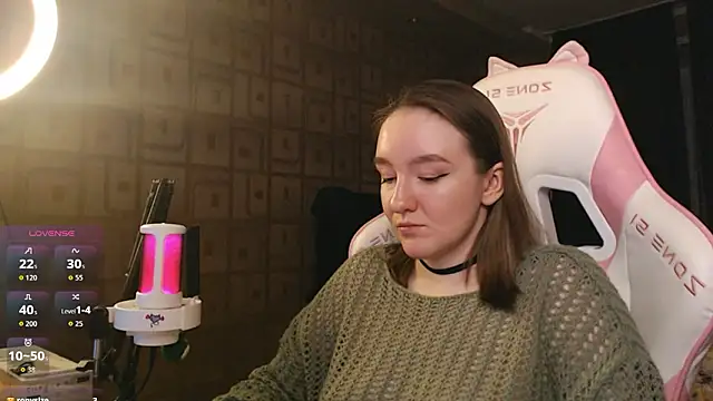 Snapshot of MoonlishSiren chatting on February 9, 2026, 9:13 pm MoonlishSiren online show from February 9, 2026, 9:13 pm