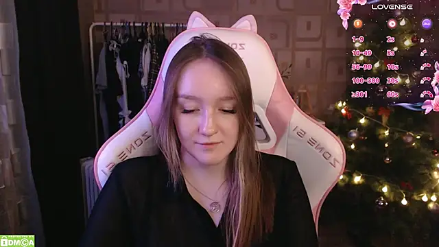 Snapshot of MoonlishSiren chatting on January 14, 2025, 12:00 am MoonlishSiren online show from January 14, 2025, 12:00 am