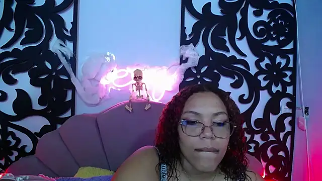 Snapshot of your_little_naughty1 chatting on October 29, 2025, 3:05 am your little naughty1 online show from October 29, 2025, 3:05 am