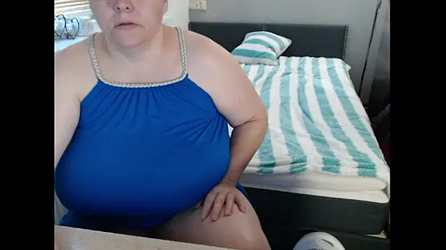 Snapshot of Sweetboobs chatting on October 14, 2025, 7:42 am Sweetboobs online show from October 14, 2025, 7:42 am