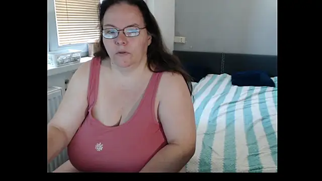 Snapshot of Sweetboobs chatting on July 6, 2026, 8:32 am Sweetboobs online show from July 6, 2026, 8:32 am