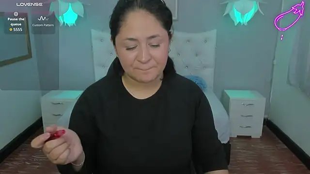 Lisa7 7 online show from November 18, 2025, 6:22 pm