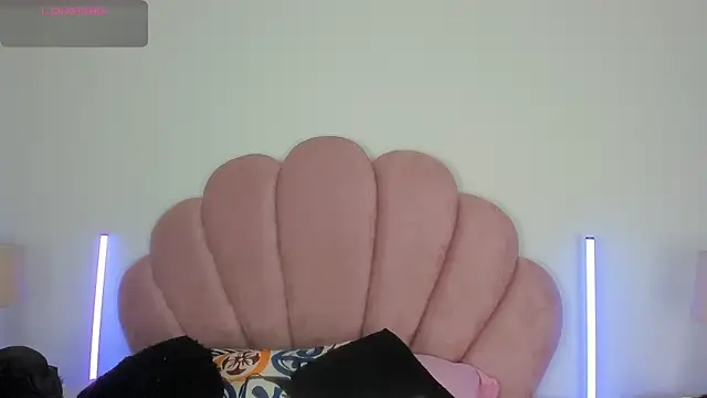 Snapshot of Nicole_Paradise chatting on May 14, 2026, 1:30 pm Nicole Paradise online show from May 14, 2026, 1:30 pm