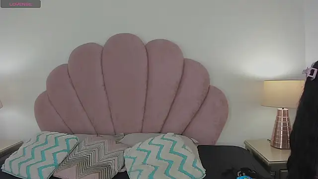 Nicole Paradise online show from September 16, 2025, 12:28 pm