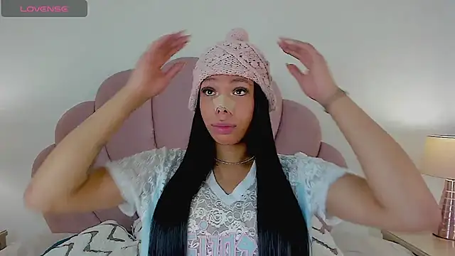 Nicole Paradise online show from October 9, 2025, 12:28 pm