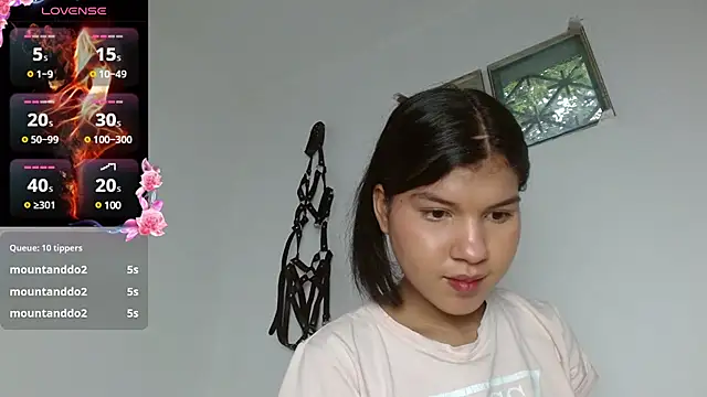 SophiaMeyerst online show from February 6, 2025, 5:30 pm