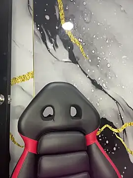 emma  cute   online show from November 11, 2025, 11:27 am