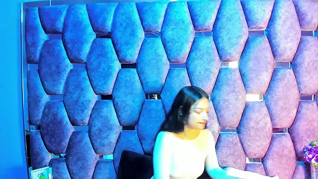 Aurora 18 online show from October 10, 2025, 2:18 pm