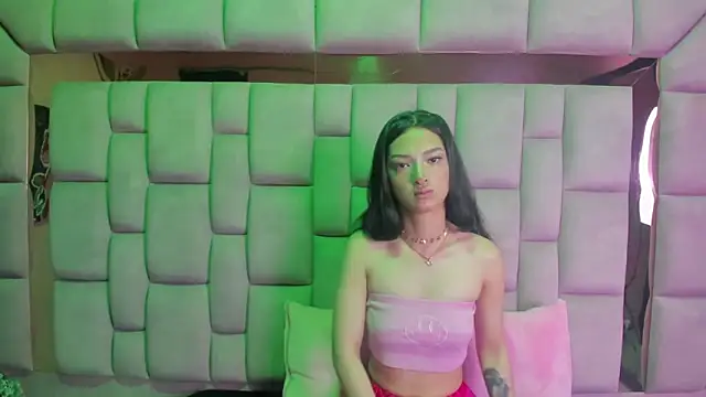 Aurora 18 online show from November 12, 2025, 2:32 pm