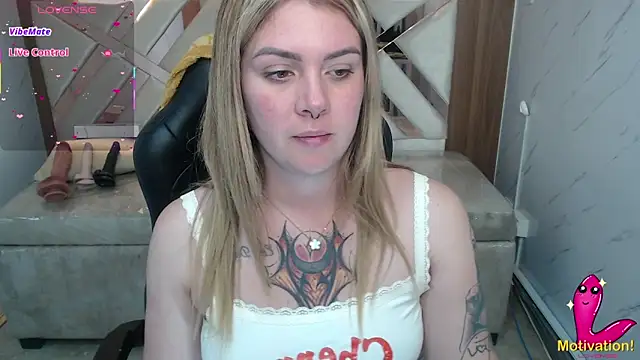 Snapshot of Paula_b_ chatting on June 12, 2026, 12:58 pm Paula b online show from June 12, 2026, 12:58 pm