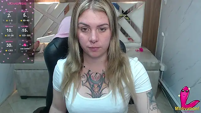 Snapshot of Paula_b_ chatting on May 14, 2026, 12:57 pm Paula b online show from May 14, 2026, 12:57 pm
