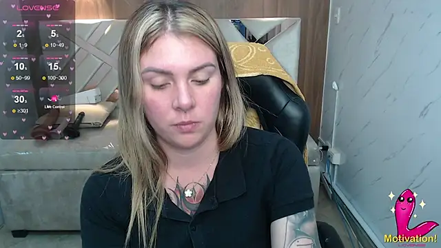 Snapshot of Paula_b_ chatting on May 28, 2026, 1:06 pm Paula b online show from May 28, 2026, 1:06 pm