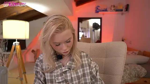 LexieLoree online show from February 7, 2026, 4:09 am