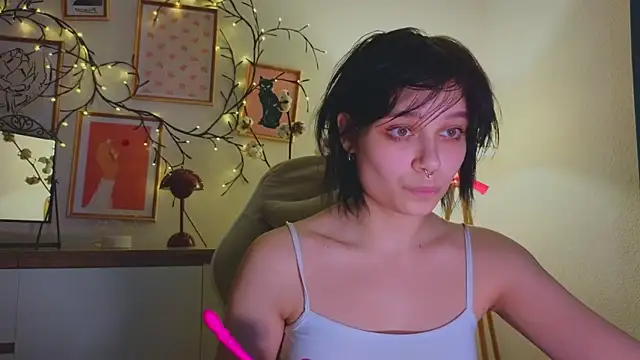 Snapshot of ari_rari chatting on February 2, 2025, 4:05 am ari rari online show from February 2, 2025, 4:05 am