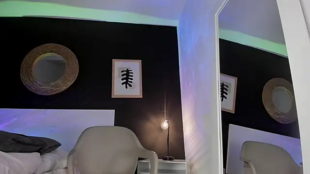 VioletPaket online show from March 6, 2025, 8:48 pm