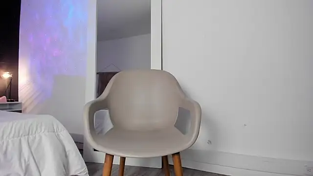 VioletPaket online show from March 11, 2025, 11:37 pm