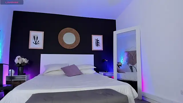 VioletPaket online show from February 20, 2026, 12:51 pm