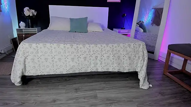 VioletPaket online show from February 12, 2026, 11:32 am