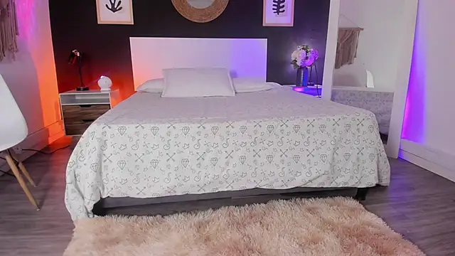 VioletPaket online show from October 29, 2025, 11:42 am