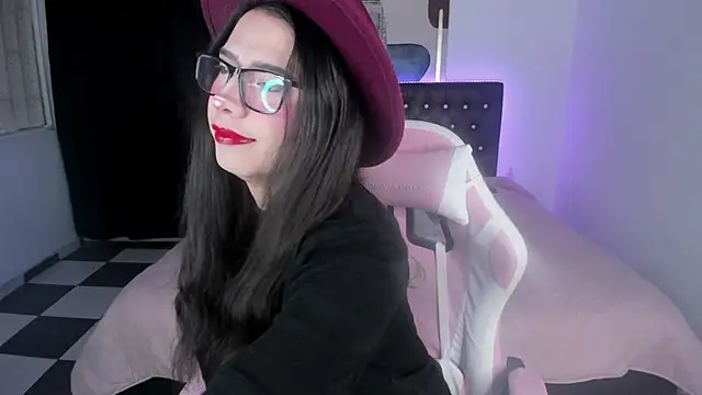 paula kawaiifu  online show from March 17, 2025, 2:01 pm