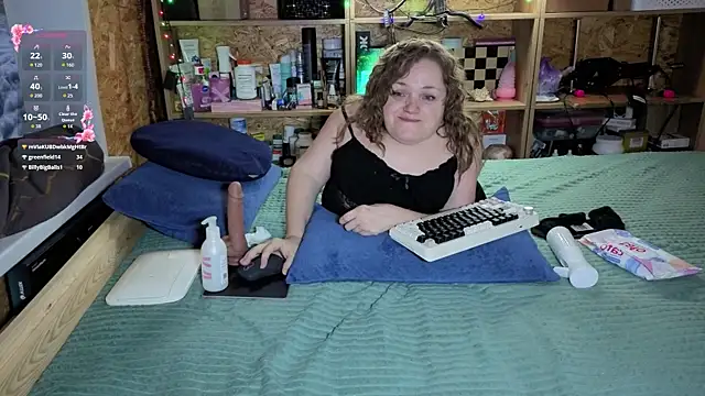 Snapshot of MiniNatalie chatting on January 6, 2026, 4:55 pm MiniNatalie online show from January 6, 2026, 4:55 pm