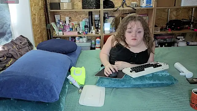 Snapshot of MiniNatalie chatting on January 19, 2026, 6:39 am MiniNatalie online show from January 19, 2026, 6:39 am