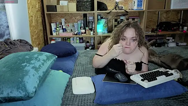 Snapshot of MiniNatalie chatting on February 7, 2026, 8:11 am MiniNatalie online show from February 7, 2026, 8:11 am