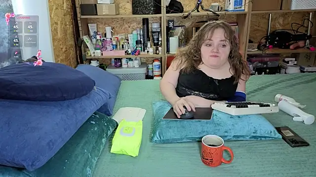 Snapshot of MiniNatalie chatting on January 18, 2026, 7:34 am MiniNatalie online show from January 18, 2026, 7:34 am