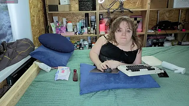 Snapshot of MiniNatalie chatting on January 8, 2026, 4:40 am MiniNatalie online show from January 8, 2026, 4:40 am