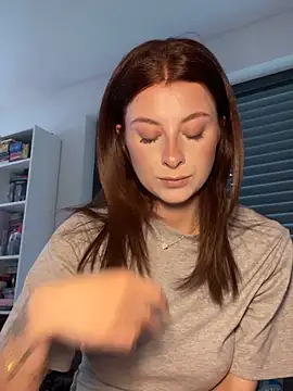 Mia-Minou online show from April 19, 2026, 10:05 am