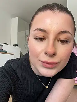 Mia-Minou online show from February 19, 2026, 1:30 pm