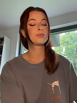 Mia-Minou online show from August 1, 2026, 10:13 am