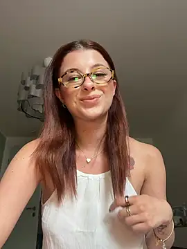 Mia-Minou online show from July 2, 2026, 1:06 pm