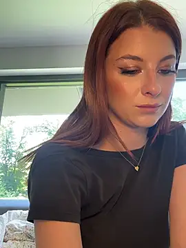 Mia-Minou online show from August 3, 2026, 1:06 pm