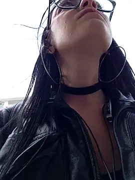 Snapshot of Isabella_21x chatting on October 22, 2025, 3:22 pm Isabella 21x online show from October 22, 2025, 3:22 pm