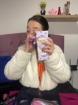 Snapshot of Isabella_21x chatting on March 14, 2025, 12:18 pm Isabella 21x online show from March 14, 2025, 12:18 pm