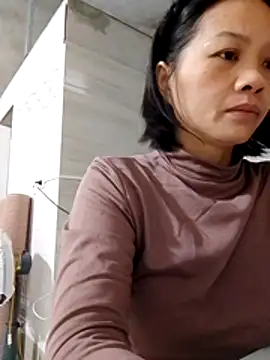 Snapshot of Aninyin22 chatting on November 4, 2025, 12:25 am Aninyin22 online show from November 4, 2025, 12:25 am