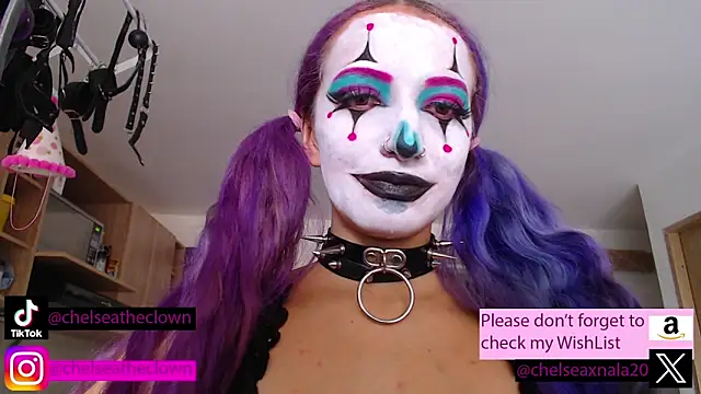 Snapshot of Eloise-brown chatting on October 22, 2025, 7:24 pm Eloise-brown online show from October 22, 2025, 7:24 pm