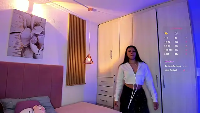 mia nevaeh online show from November 24, 2025, 9:15 pm