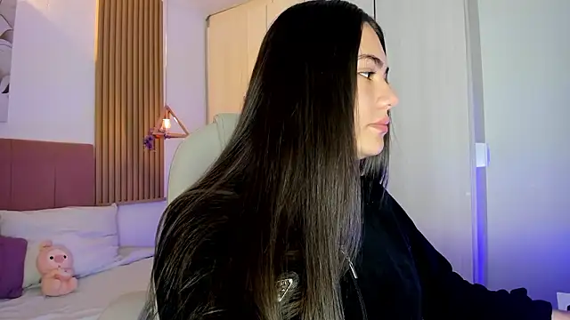 mia nevaeh online show from March 16, 2026, 8:44 pm